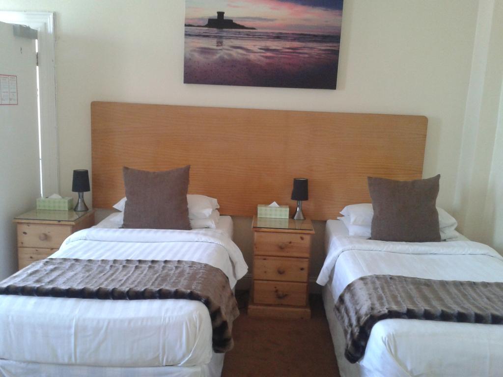 Standard Twin Room with Shared Bathroom